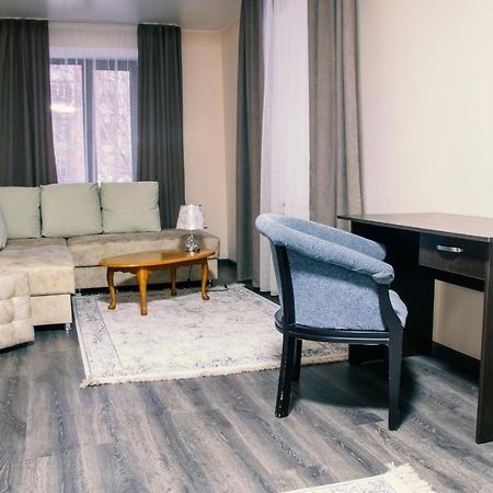 Alplaza Hotell Ustʼ-Kamenogorsk Eksteriør bilde