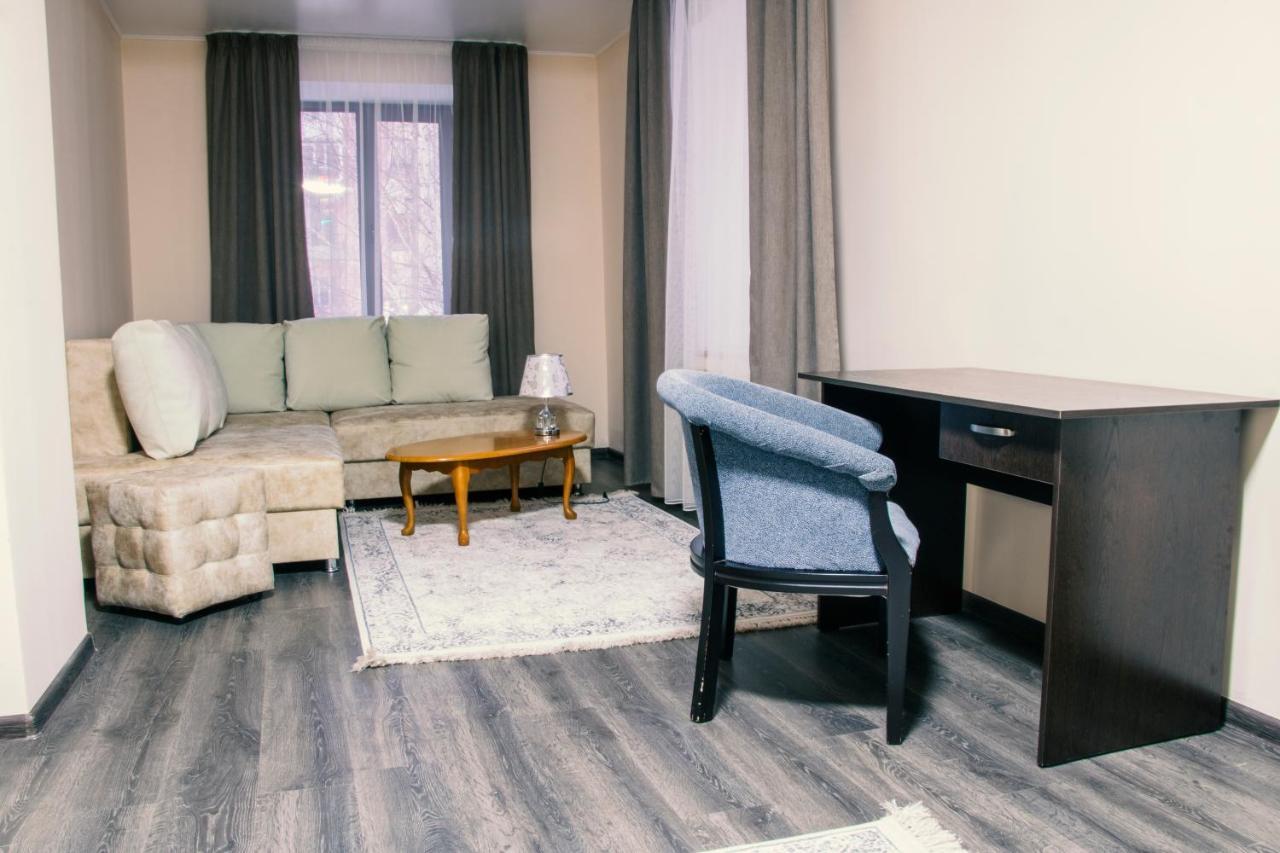 Alplaza Hotell Ustʼ-Kamenogorsk Eksteriør bilde