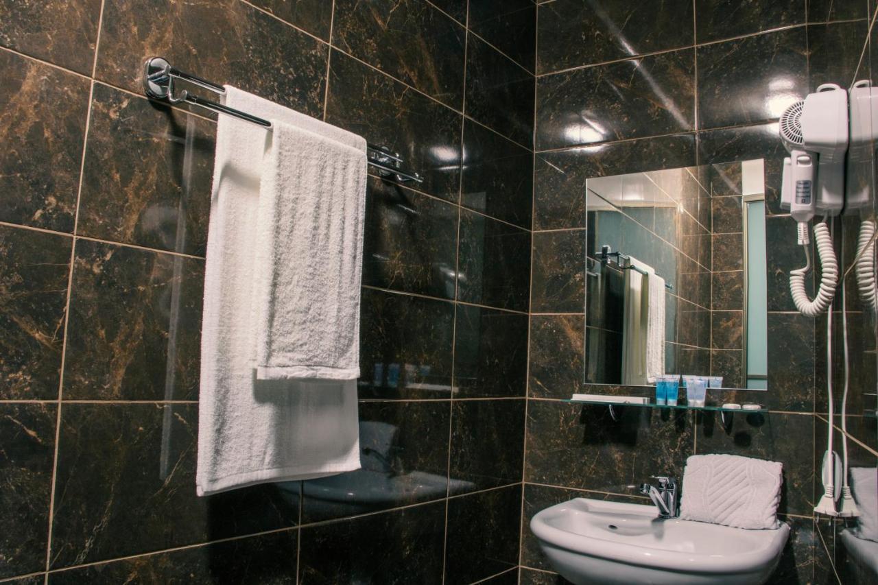 Alplaza Hotell Ustʼ-Kamenogorsk Eksteriør bilde